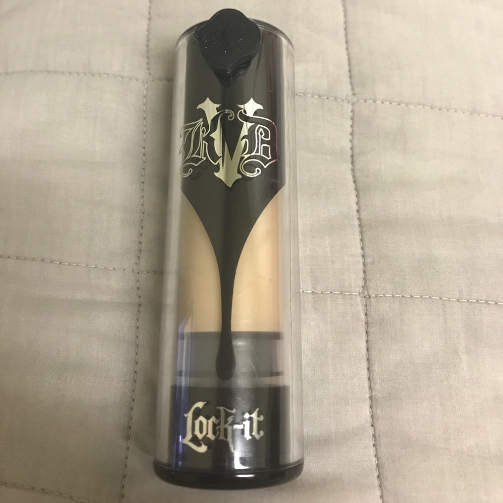 Kat Von D Lock-It Foundation